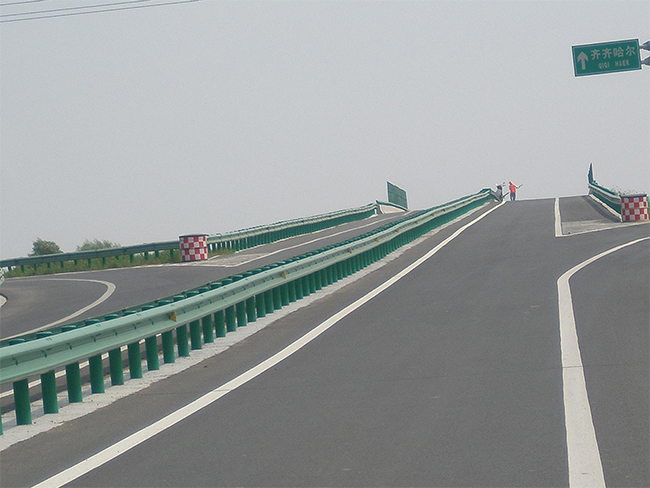 自贡高速公路护栏的材质与规格