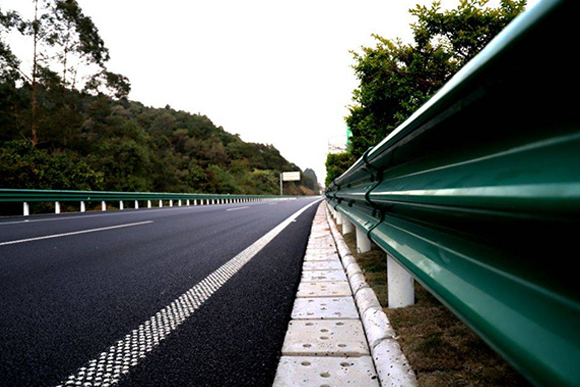 自贡高速公路护栏的常用类型
